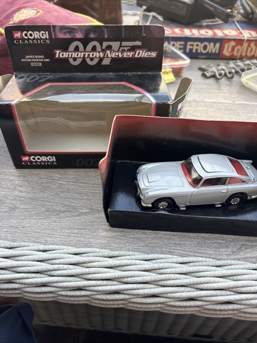 Corgi classic james - corgi, 007