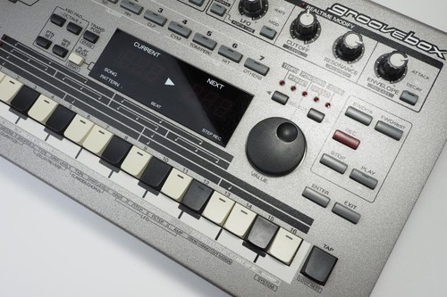 Roland 303 groovebox - mc-303,