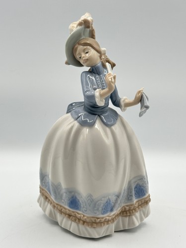 Nao lladro 469 little lady - #469,