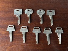 9 Old Vintage Keys, Mixed