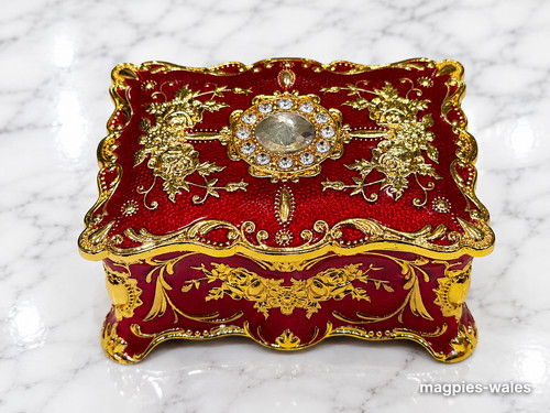 Luxurious ornate red - ornate,