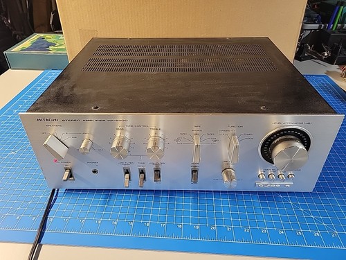 Hitachi stereo amplifier - stereo,
