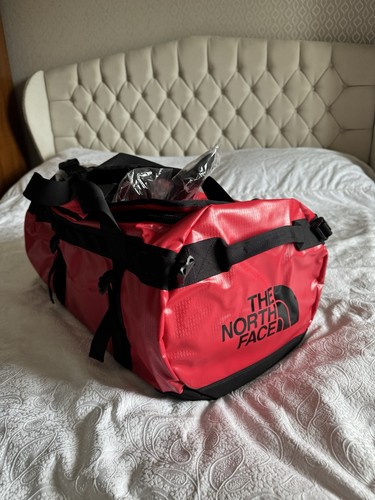 Bnwt the north face - base, camp