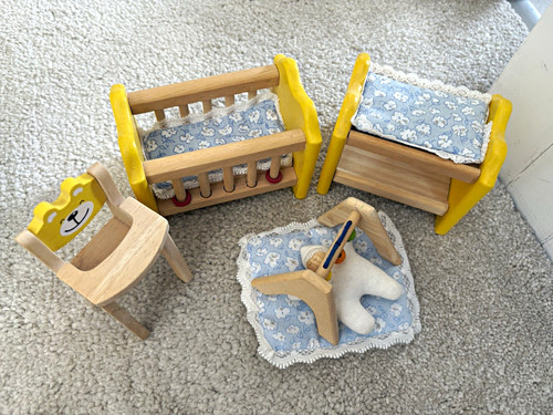 Pintoy wooden dolls house - dolls,