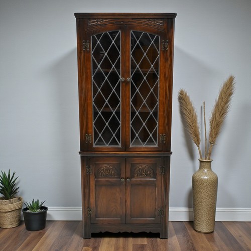 Old charm corner - corner, display