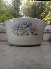 Vintage Pyrex v- Blue Iris - Casserole Dish - 22 cm Diameter - 11 cm deep 