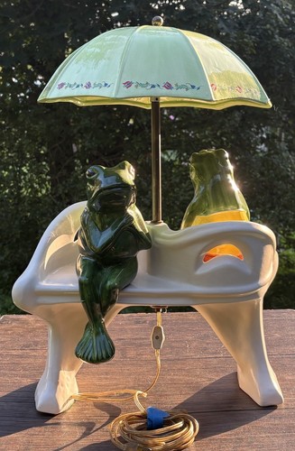 Vtg ceramic courting frog - ceramic,