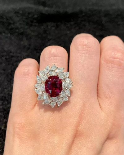 Oval cut natural - 4.22, ct