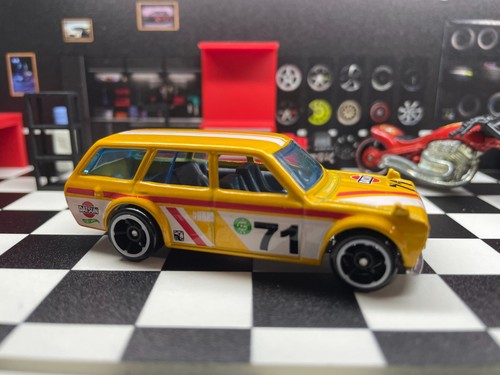 Hot wheels datsun - hot,