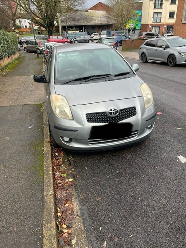 Breaking toyota yaris - 05-11,