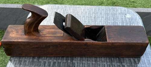 Very old wooden inch - a,