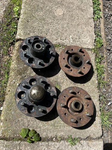 Daimler 250 wheel hubs - 250, v8