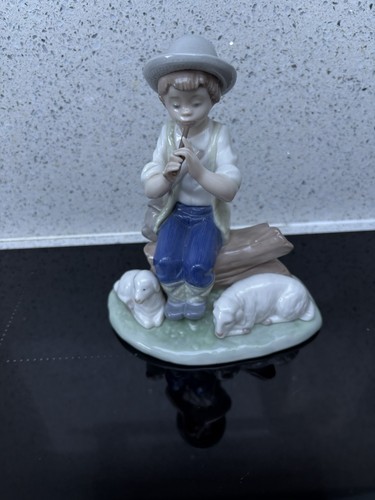 Lovely nao lladro boy - nao,