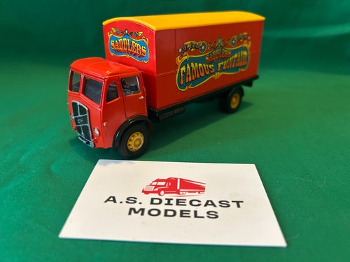Corgi modern truck showmans - corgi,