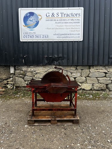 Saw bench timber log logs - bench,