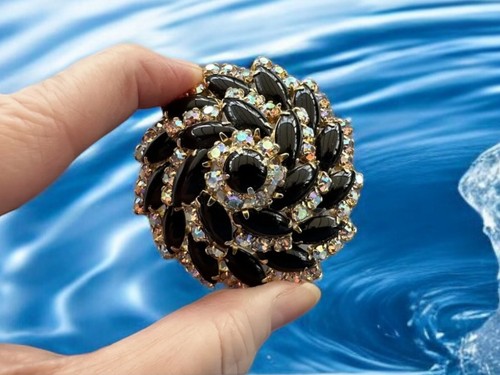 Black glass stones brooch with - glass,