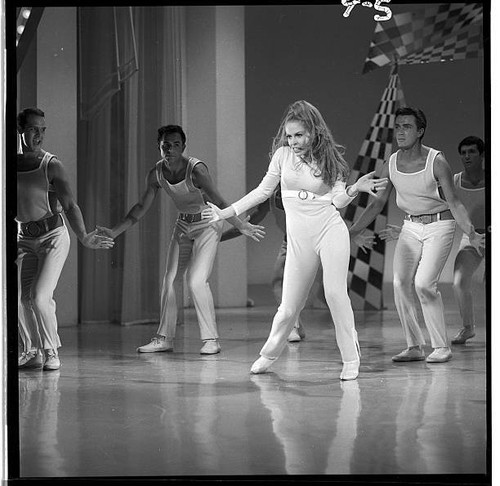 Lada edmund with dancers - st,