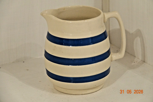 Classic vintage striped - , milk