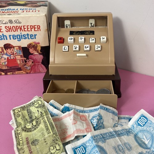 Vintage cash till - cash,