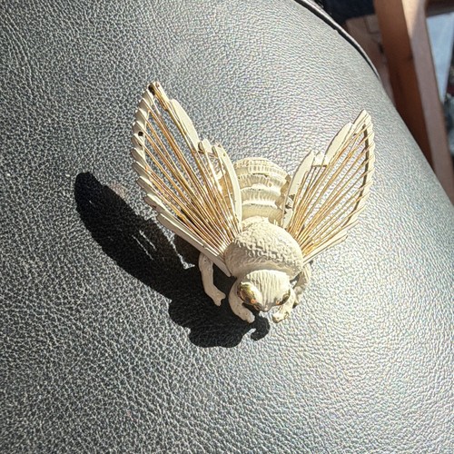 Vintage bumble bee brooch