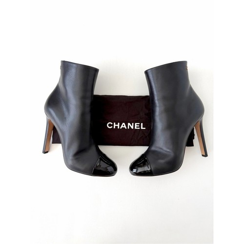 Chanel black leather cc cap - chanel,