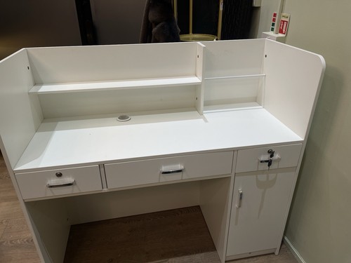 White reception desk with - white,
