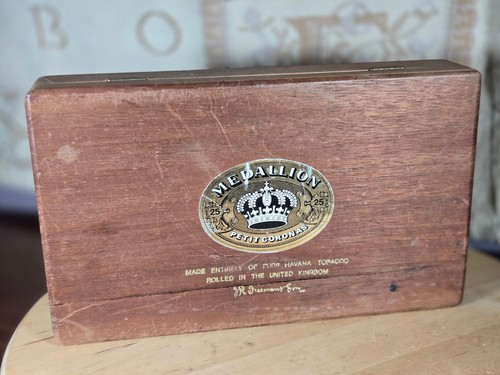 Vintage wooden cigar box - cigar,