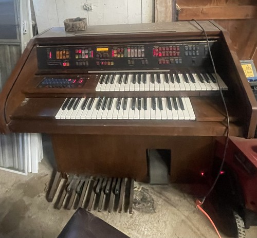 Lowrey organ holiday a300 - organ,