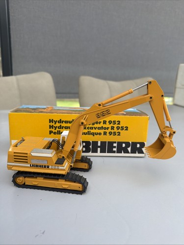 Liebherr 952 excavator model - 952,