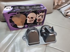 WILTON Vintage 3D Skull Baking Pan Cake Tin skeleton