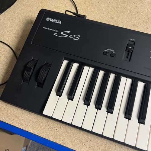 Yamaha music synthesizer - synthesizer, s03