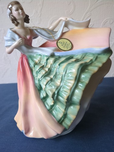 Royal doulton lady figurine - royal,