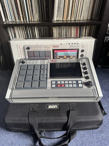 Akai professional mpc live - live, ii