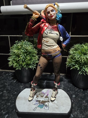Collectibles suicide squad - collectibles,
