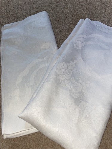 Silky white sateen embossed - white,