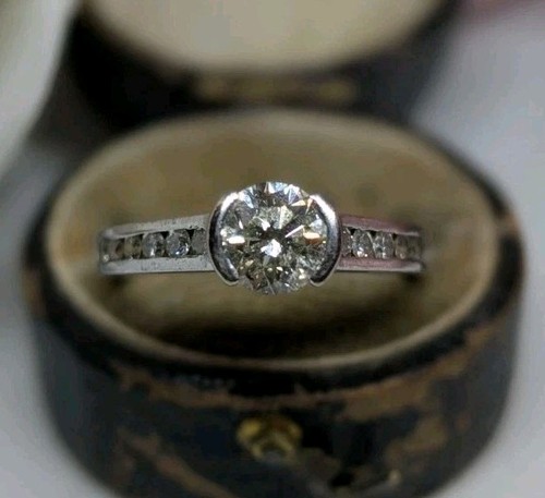 18ct welsh gold - gold, diamond