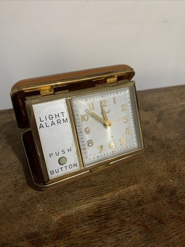 Travelling coral alarm - coral, clock