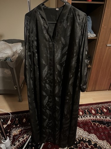 Black leaf design closed - design, abaya