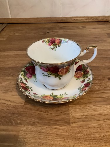 Old country roses royal albert - old,