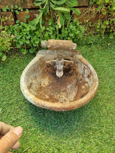 Cast aluminium water bowl - cast,