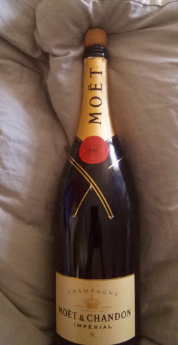 Moet chandon imperial - &,