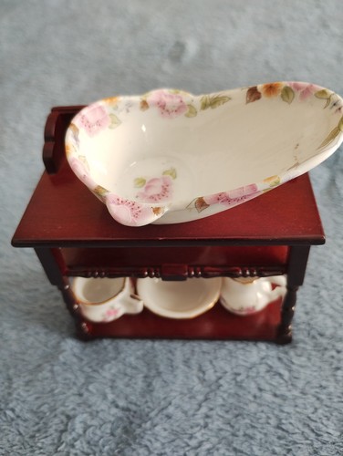 Dolls house wash - dolls, stand