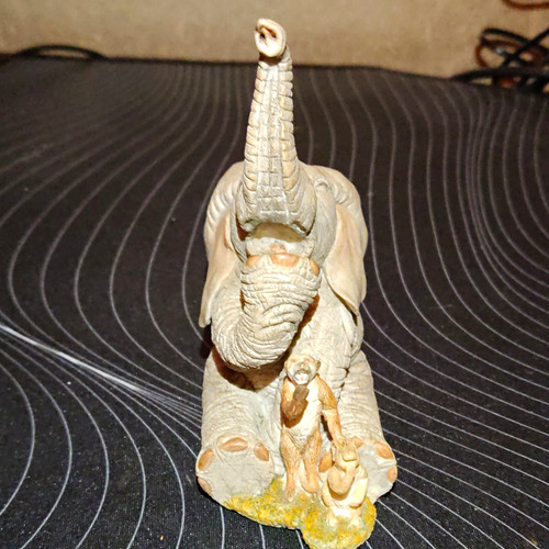 Tuckers resin elephant - resin,