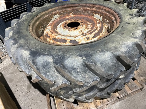 Pair rear stud wheels - of, 8