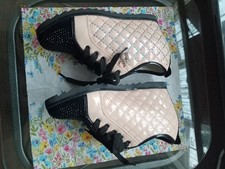 NWB Unique  Mid Hidden Wedge