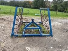 Hydraulic folding chain