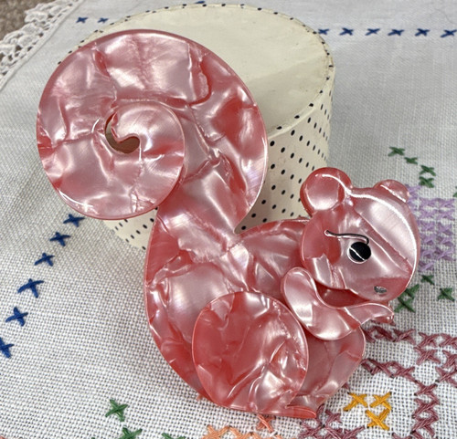 Erstwilder pink resin squirrel - pink,