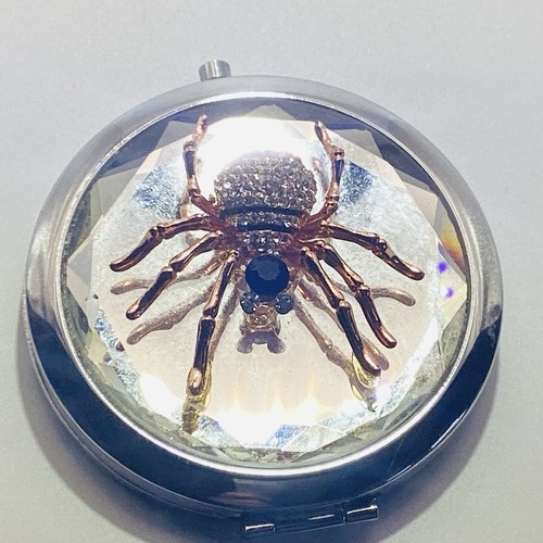 Beautiful vintage compact - beautiful,