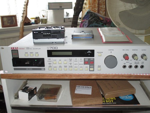 Akai s700 sampler - akai,