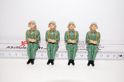 Lot sitting soldiers crew - lot,